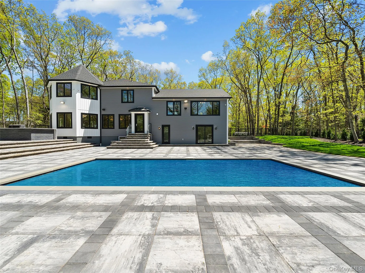 6 bed, 7.5 bath, 7750 sqft, $30,000 — Photo 2