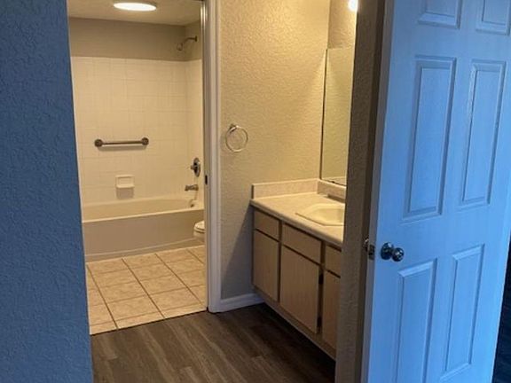 5th image of 14013 Fairway Island Dr APT 414