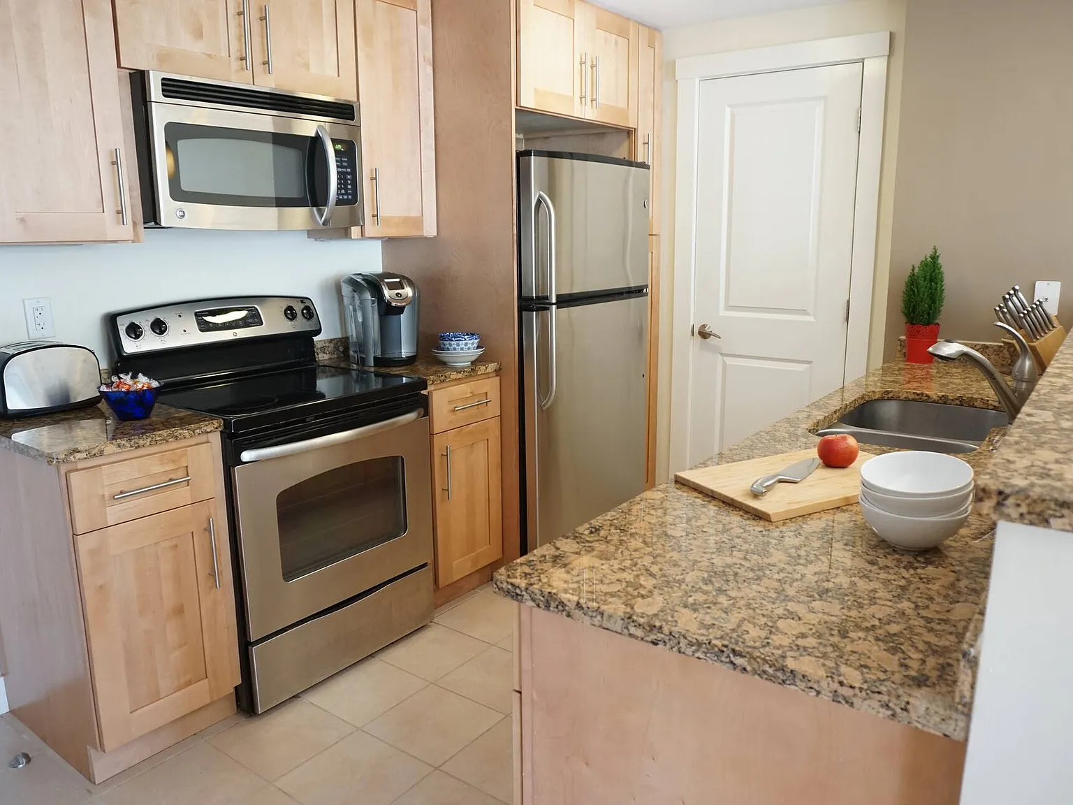 3 bed, 1173 sqft, $6,000 — Photo 4