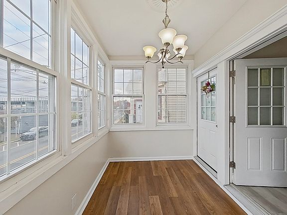 4th image of 703 Schuyler Ave
