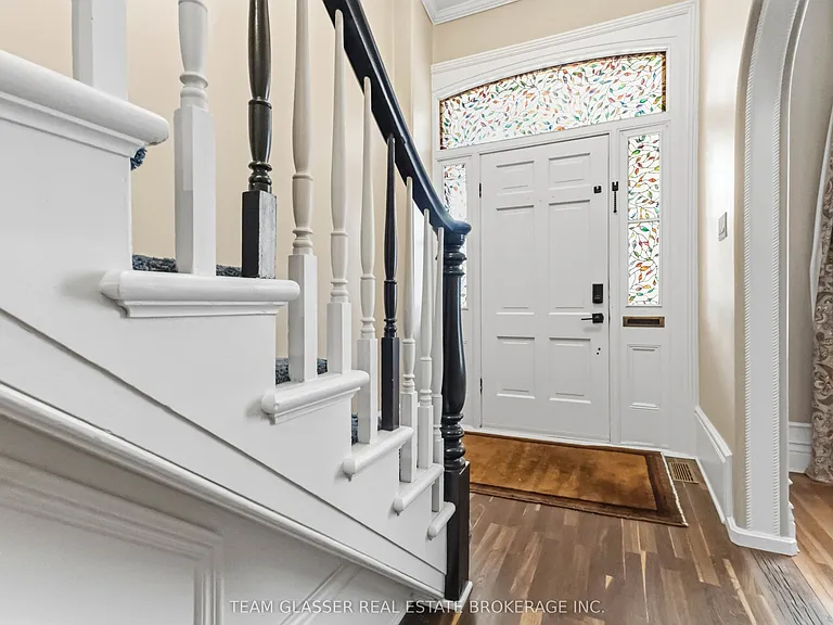 510 Dufferin Ave — Photo 8