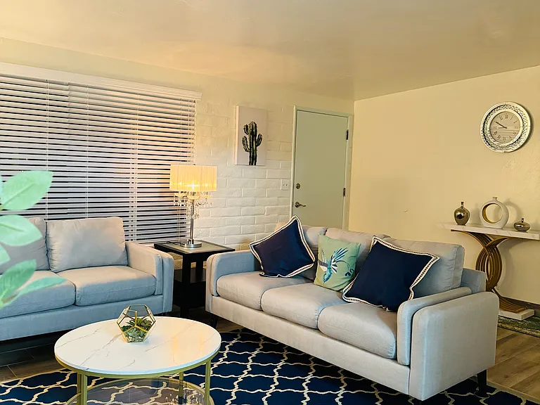 3015 N Wilson Ave — Photo 5
