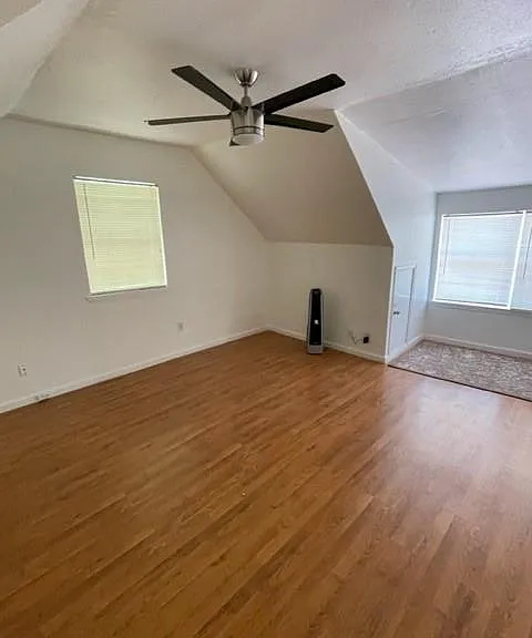 208 Medina St — Photo 12