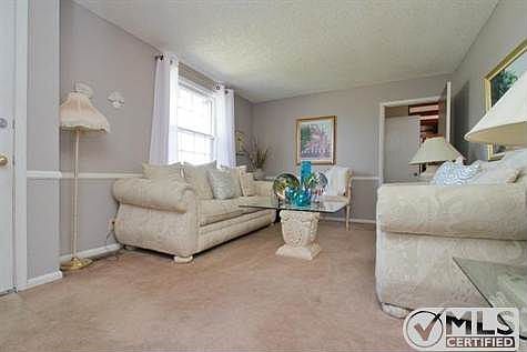 3rd image of 132 Hickory Heights Dr