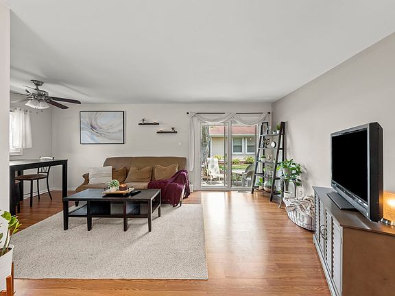 3rd image of 15301 Creekside Dr APT B