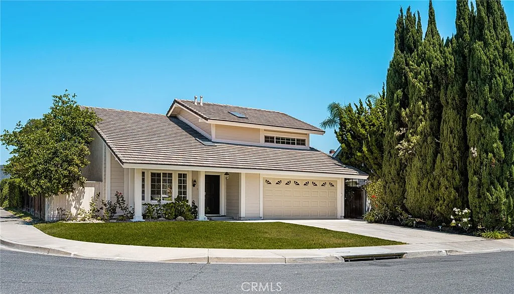 4 bed, 1971 sqft, $5,350 — Photo 2