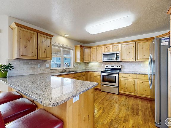 3rd image of 1386 Plains Ct