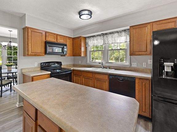 5th image of 204 Walnut Hill Dr