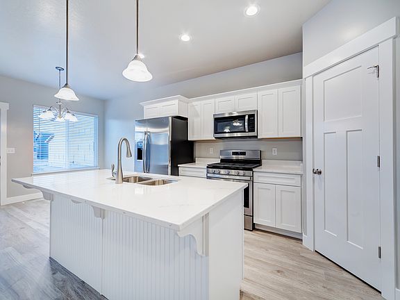 4th image of 158 W Silver Springs Dr #1