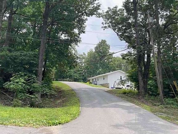 Exterior Neighborhood (street photo)