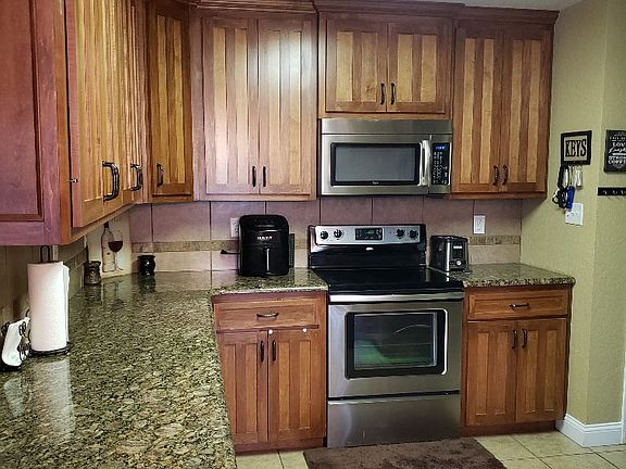 5th image of 4017 Glen Laurel Dr N