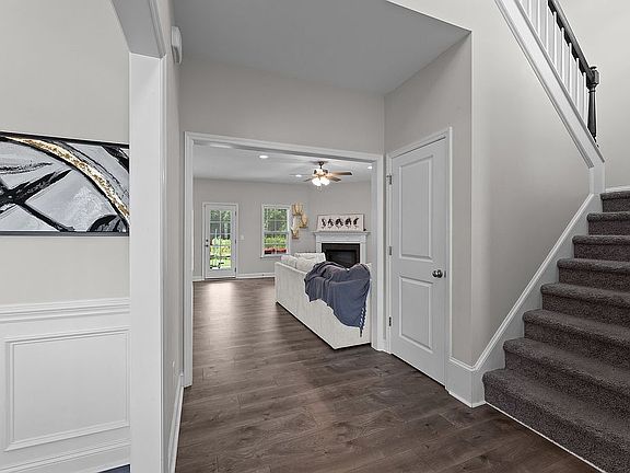 4th image of 836 Knoll Cir