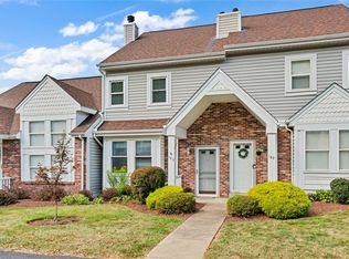 183 Old Village Ln, Bethel Park, PA 15102