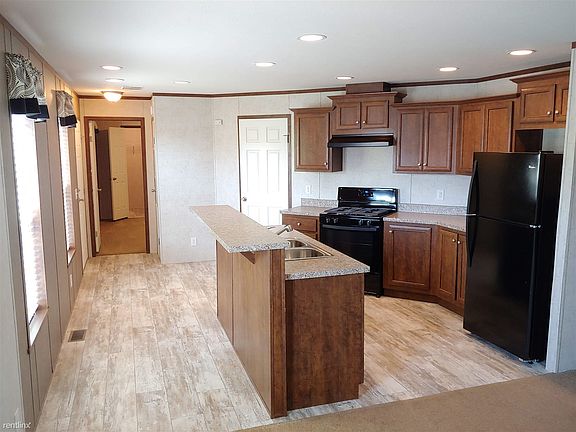 4th image of 10 Berry Ln