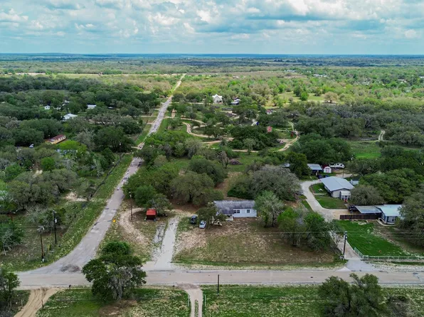 1217 County Road 6723, Natalia, TX 78059