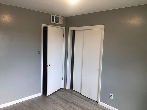 5th image of 922 W Princess Jeanne Dr