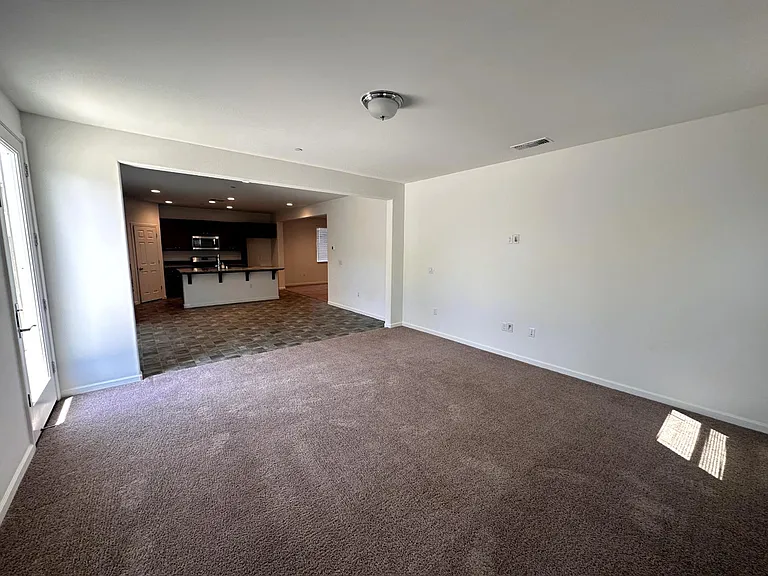 2893 N Schneider Ave — Photo 11