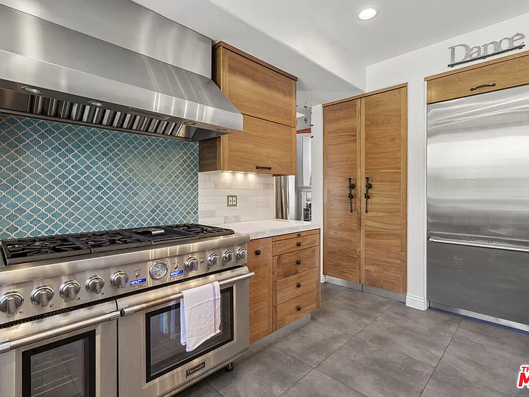 4544 Tobias Ave — Photo 30