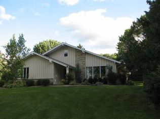 N26W26797 Prospect Ave, Pewaukee, WI 53072