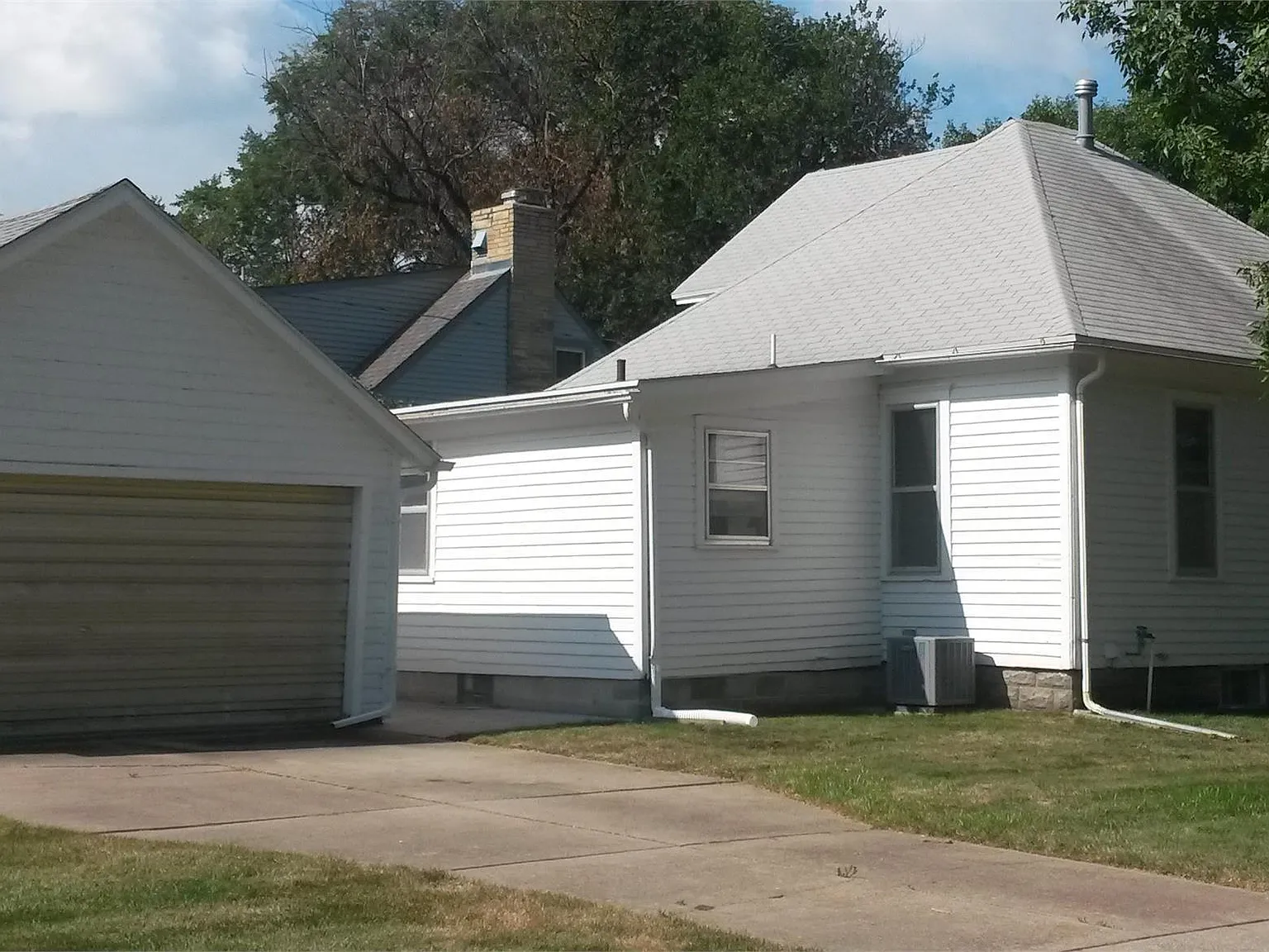 FRE 2048 N D St - 1 — Photo 1