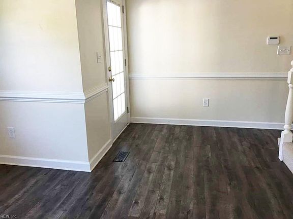 3rd image of 420 Southern Oak Dr