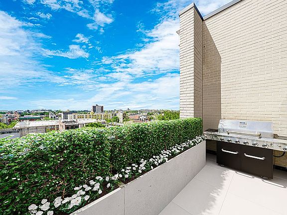 3rd image of 707 Willoughby Ave #7A