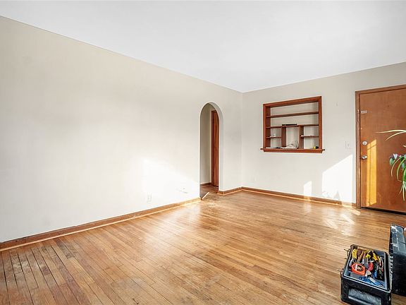 5th image of 312 W Van Buren St