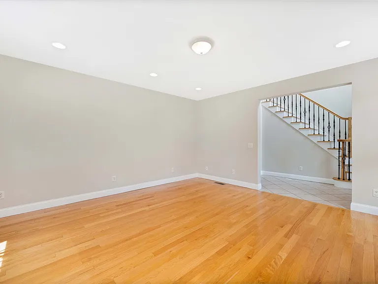 54 E Silver St #A — Photo 22
