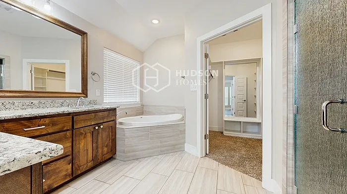 318 E Lake St — Photo 13