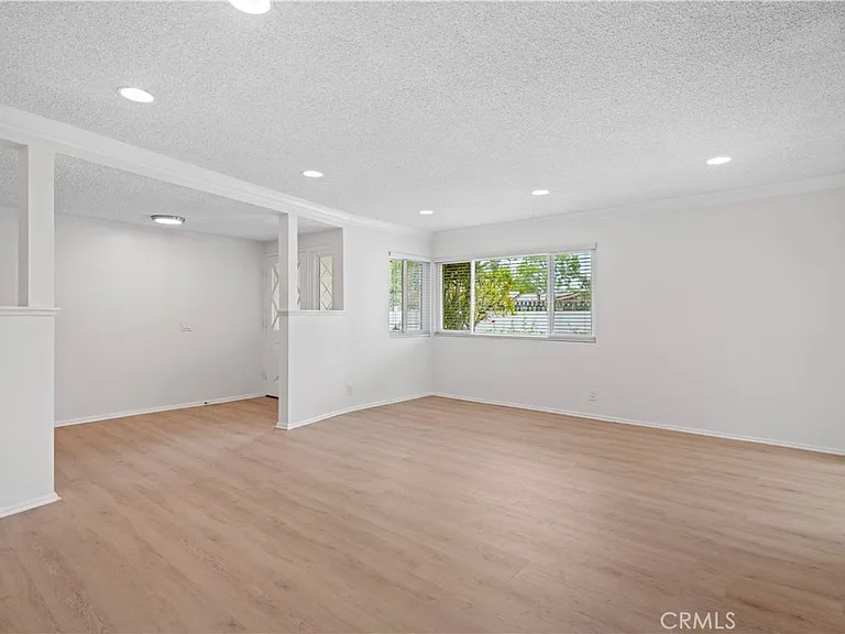 1019 E Walnut Ave — Photo 9