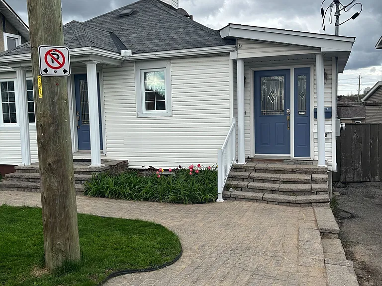 241 Bradley Ave — Photo 2