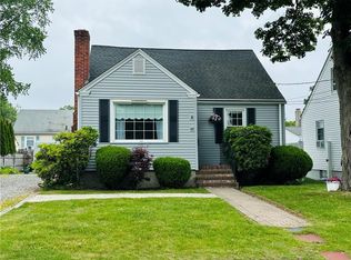 88 Boxwood Ave, Cranston, RI 02910