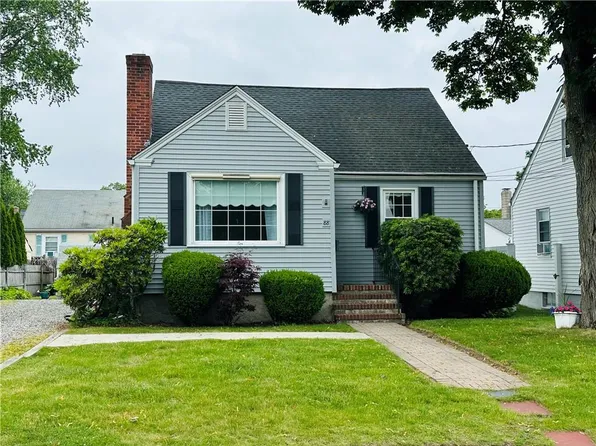 88 Boxwood Ave, Cranston, RI 02910