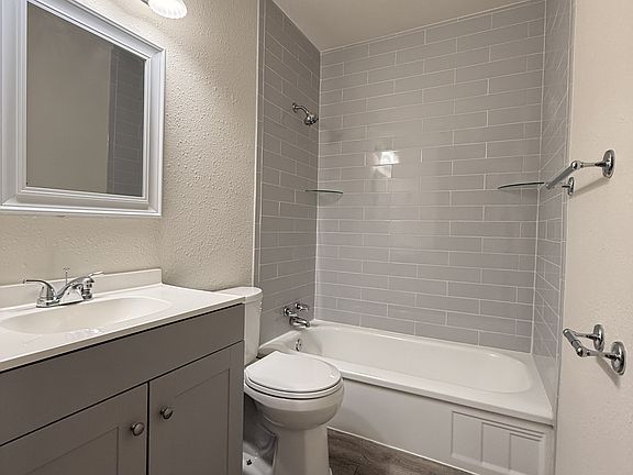 5th image of 4909 Roanoke St