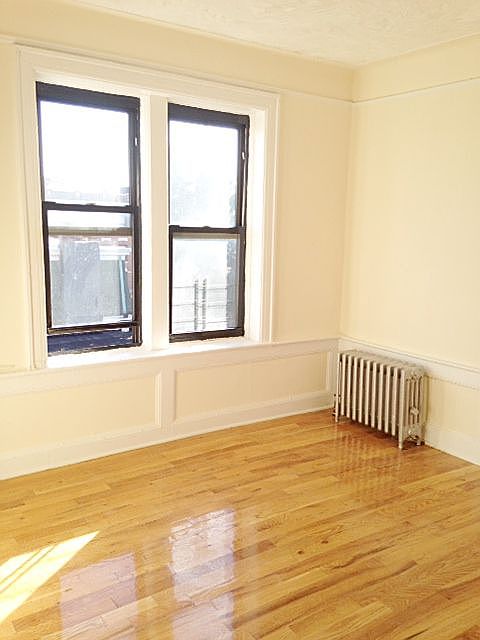 1st image of 284 E 31st St APT 1B