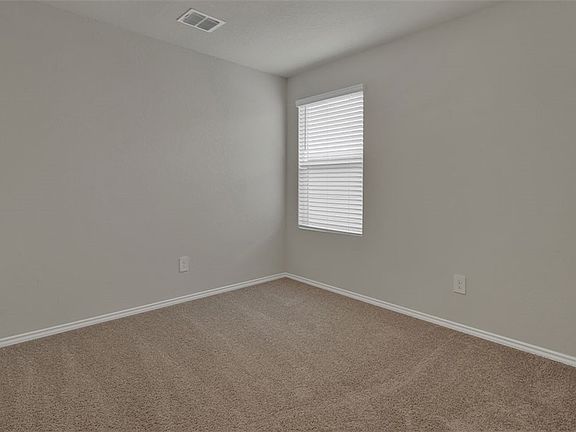 5th image of 825 Bahia Pl