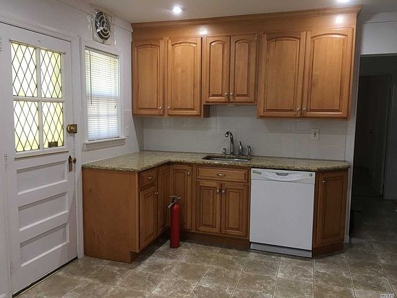5th image of 27 Dallas Ave