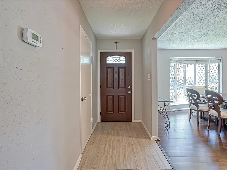 13914 Saint Marys Ln — Photo 4
