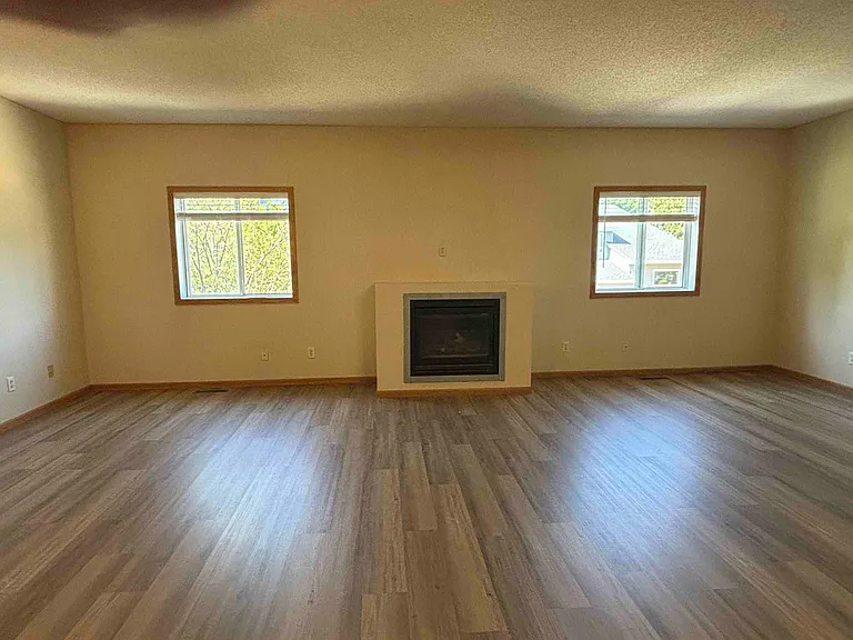 657B Kingfisher Ln #B — Photo 4