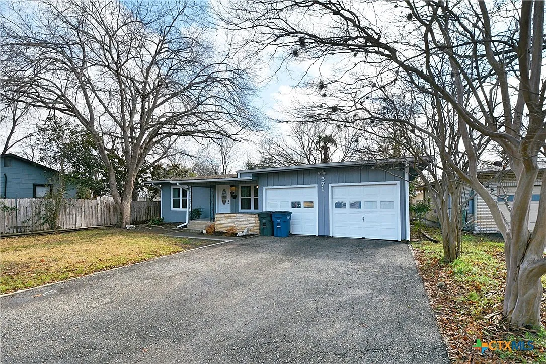 2 bed, 1.5 bath, 876 sqft, $1,650 — Photo 1