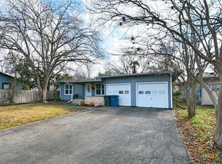 571 W Merriweather St, New Braunfels, TX 78130