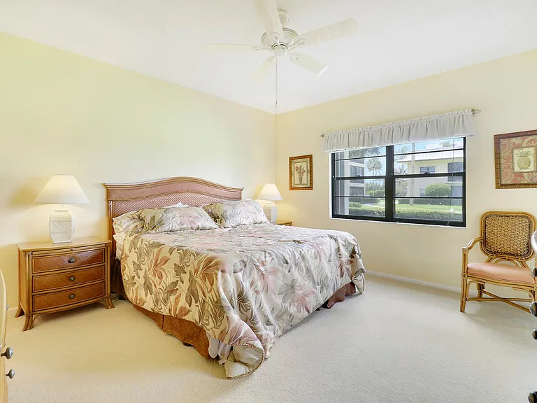 275 Beach Rd — Photo 14