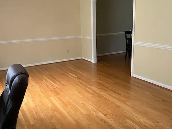 503 York Warwick Dr, Yorktown, VA 23692