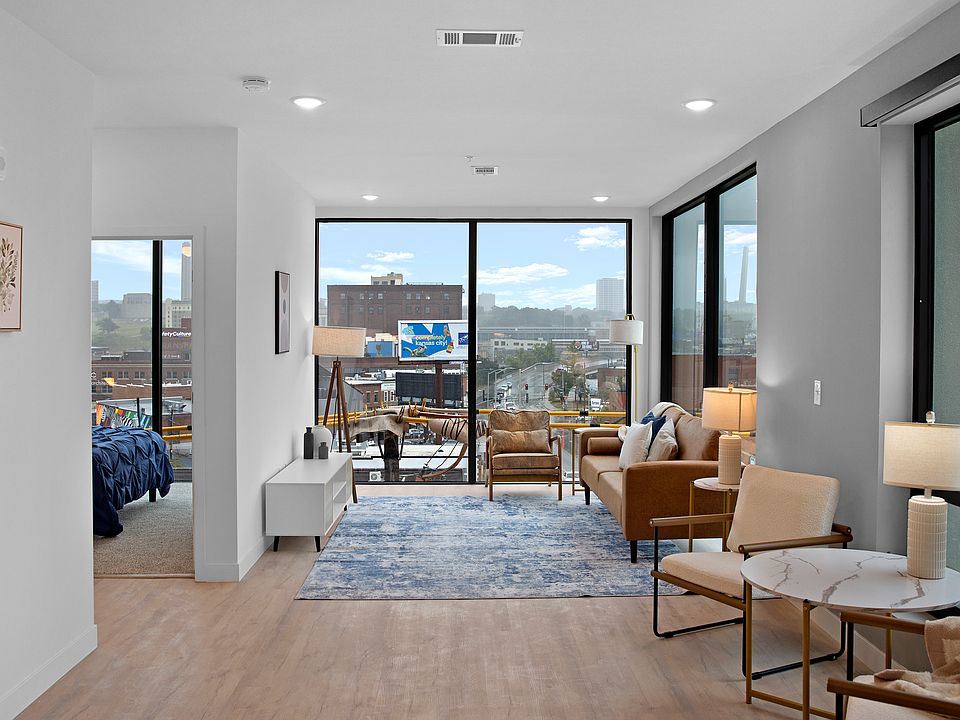 1st image of 1923 Broadway Blvd #201