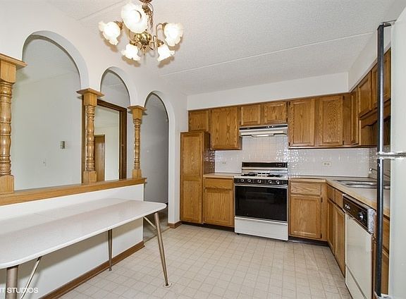 3rd image of 6455 W Belle Plaine Ave APT 407