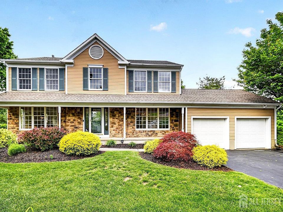1st image of 92 Bradford Ln