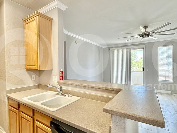 3rd image of 2992 N Miller Rd Unit 215B