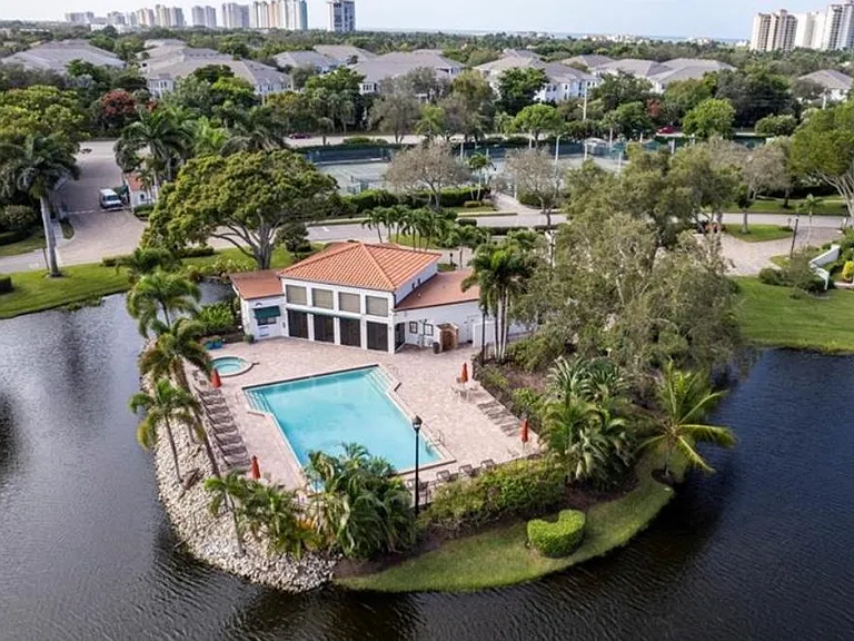 637 Beachwalk Cir #E-203 — Photo 9