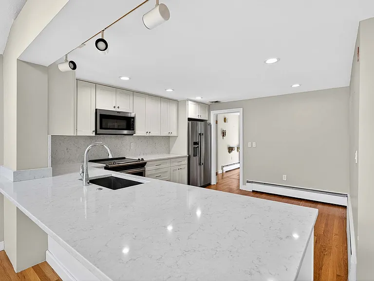 30 Fairbanks Rd — Photo 11