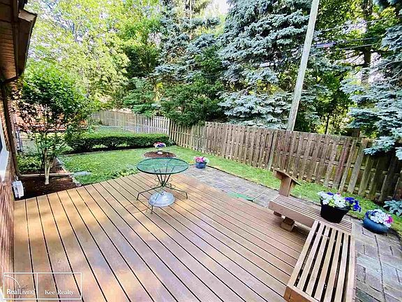 5th image of 22708 Shoreview Ct